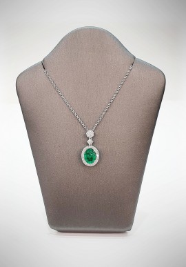 Crivelli necklace with diamonds and emerald CRV3919