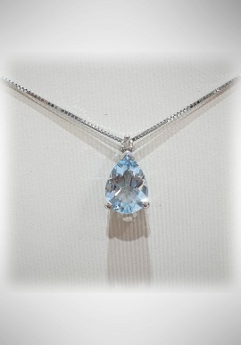 Donnaoro white gold necklace with diamonds and aquamarine DNO23