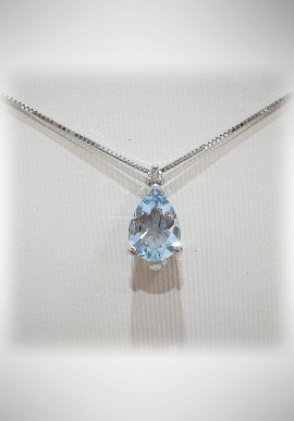 Donnaoro white gold necklace with diamonds and aquamarine DNO23