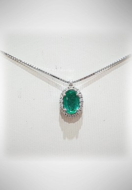 Donnaoro white gold necklace with diamonds and emerald DNA26