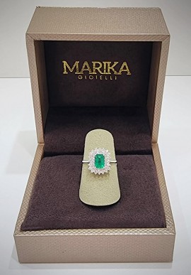 Anello Marika in oro bianco con diamanti e smeraldo AN89117.ASRO.1