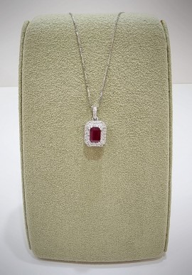 Marika with gold necklace with diamonds and rubies CD91O1R MA.2