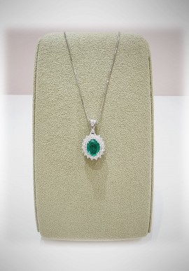  Marika White gold necklace with emeralds and diamonds CD8935S MA.1 