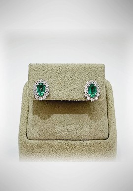 Orecchini Marika in oro bianco con smeraldi e diamanti OR072678S AR.2 