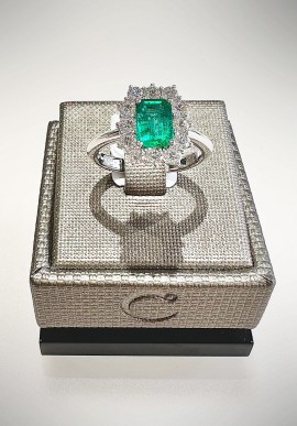 Crivelli white gold ring with diamonds and emerald CRV223027