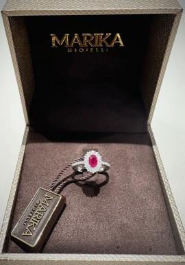 Anello Marika in oro con diamanti e rubino AN9128RSA.1