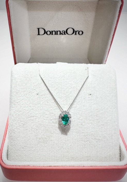 Donnaoro white gold necklace with diamonds and emerald DPE10857.025