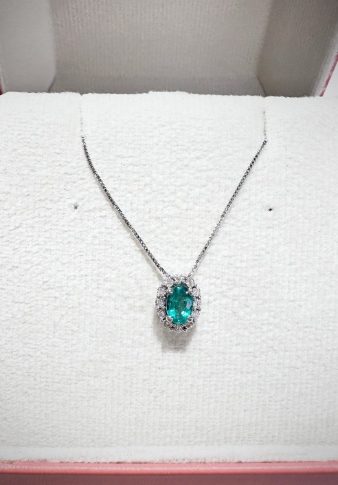 Donnaoro white gold necklace with diamonds and emerald DPE10854.007
