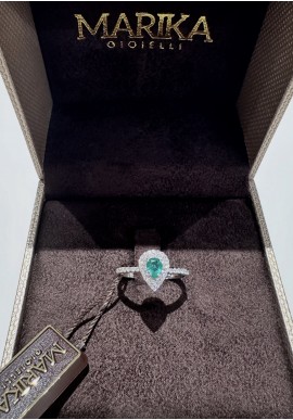 Anello Marika in oro bianco con diamanti e smeraldo AN102PS AR-3