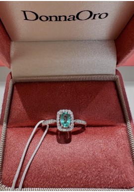 Anello Donnaoro in oro bianco con diamanti e smeraldo DAE13444.016